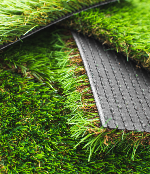 Summer Lawn Care in the UAE: Natural vs. Artificial Turf – What Works Best?