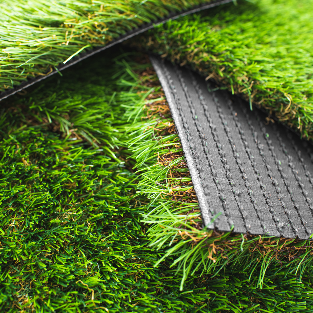 Summer Lawn Care in the UAE: Natural vs. Artificial Turf – What Works Best?